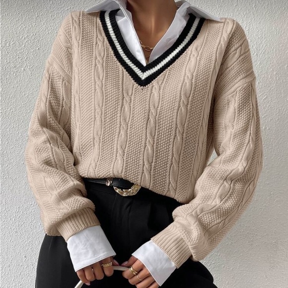 Sweaters - Classic V-Neck Cable Knit Sweater - Beige